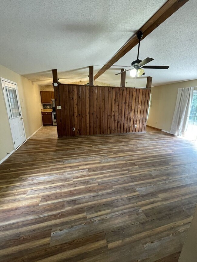 Building Photo - 104 Bayer Ct