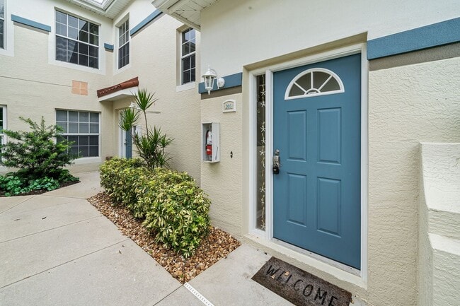 Building Photo - Rarely available for rent this Second-floo...