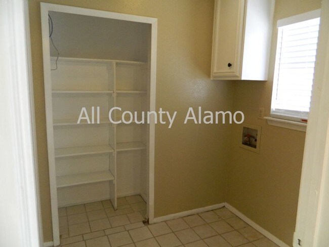 Building Photo - 6715 Shady Lake Dr