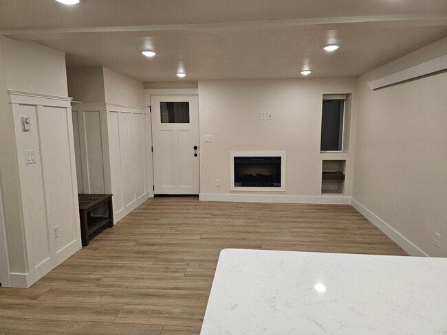 Building Photo - Crapo's 156 Duplex