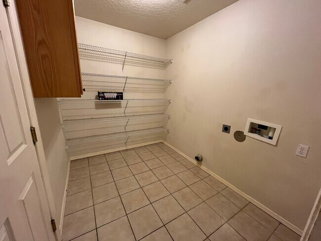 Building Photo - 620 Syringa Pl