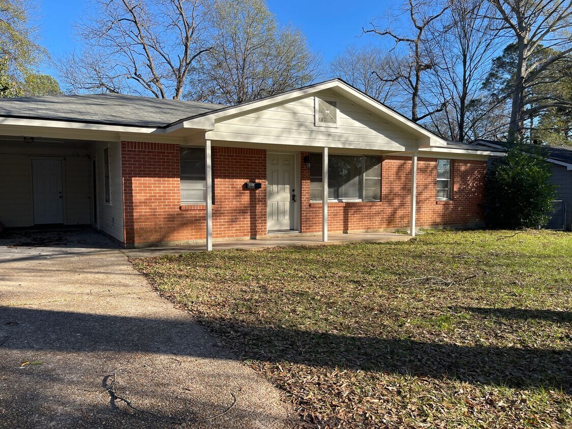 Primary Photo - SOUTHERN HILLS 3/1 CUTE BRICK HOME