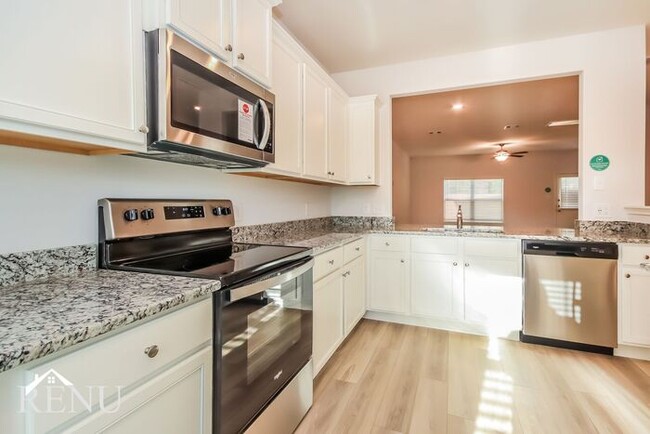 Building Photo - 10450 Sweetwater Creek Dr