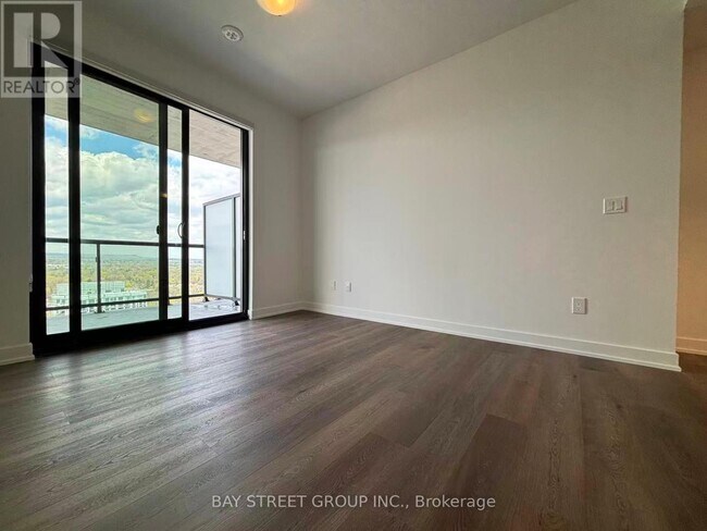 Photo du bâtiment - 2075 Lakeshore Rd.