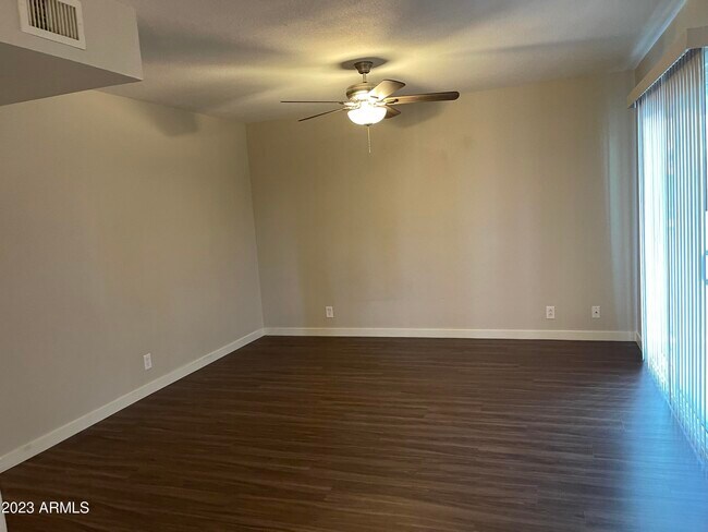 Building Photo - 286 W Palomino Dr