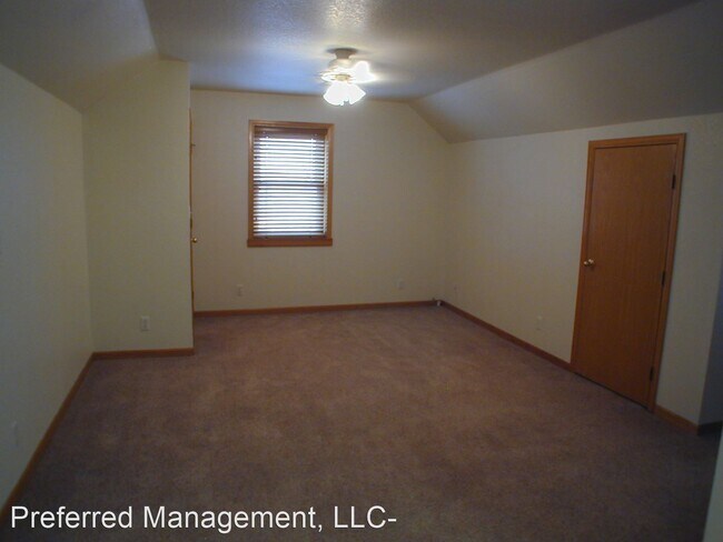 Building Photo - 1419 E Pershing Blvd
