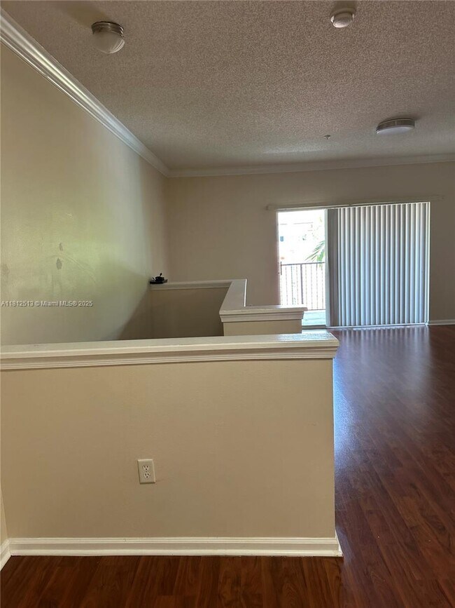 Foto del edificio - 5840 W Sample Rd