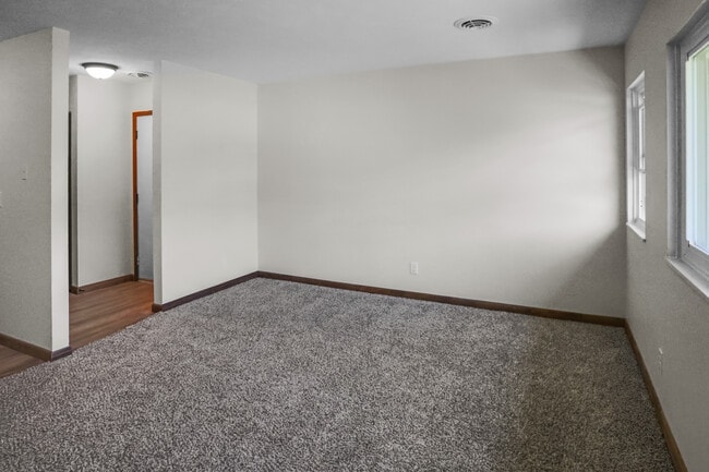 Building Photo - Northway Manor