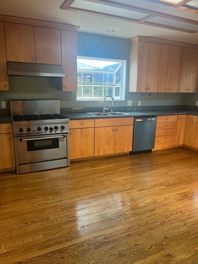 Building Photo - 2037 Layton St