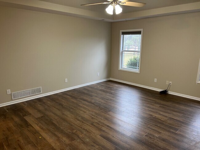 Foto del edificio - 505 N Henry Clay Blvd