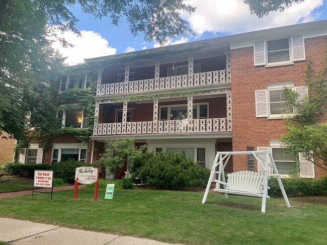 Building Photo - 330 E Clay St