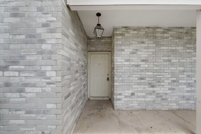 Building Photo - 518 Dukeway Dr
