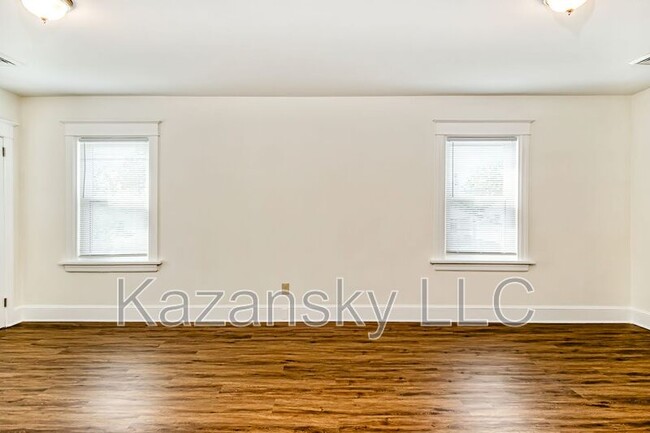 Foto del edificio - 2477 Brookdale Ave