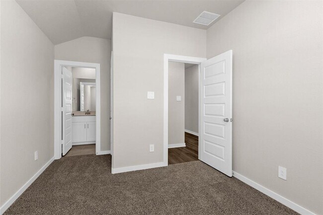 Building Photo - 38710 Yellowstone Dr