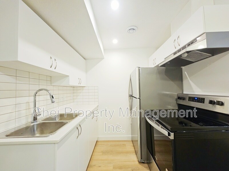 Primary Photo - 6351 King Wynd SW
