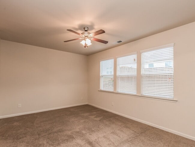 Building Photo - 98 High Point Way