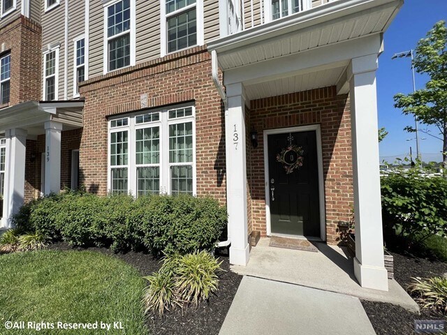 Foto principal - 137 Wesmont Drive