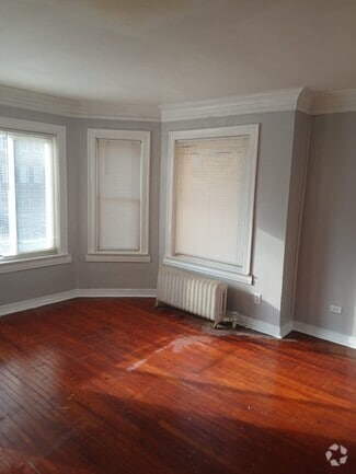 Building Photo - 7843 S Ridgeland Ave