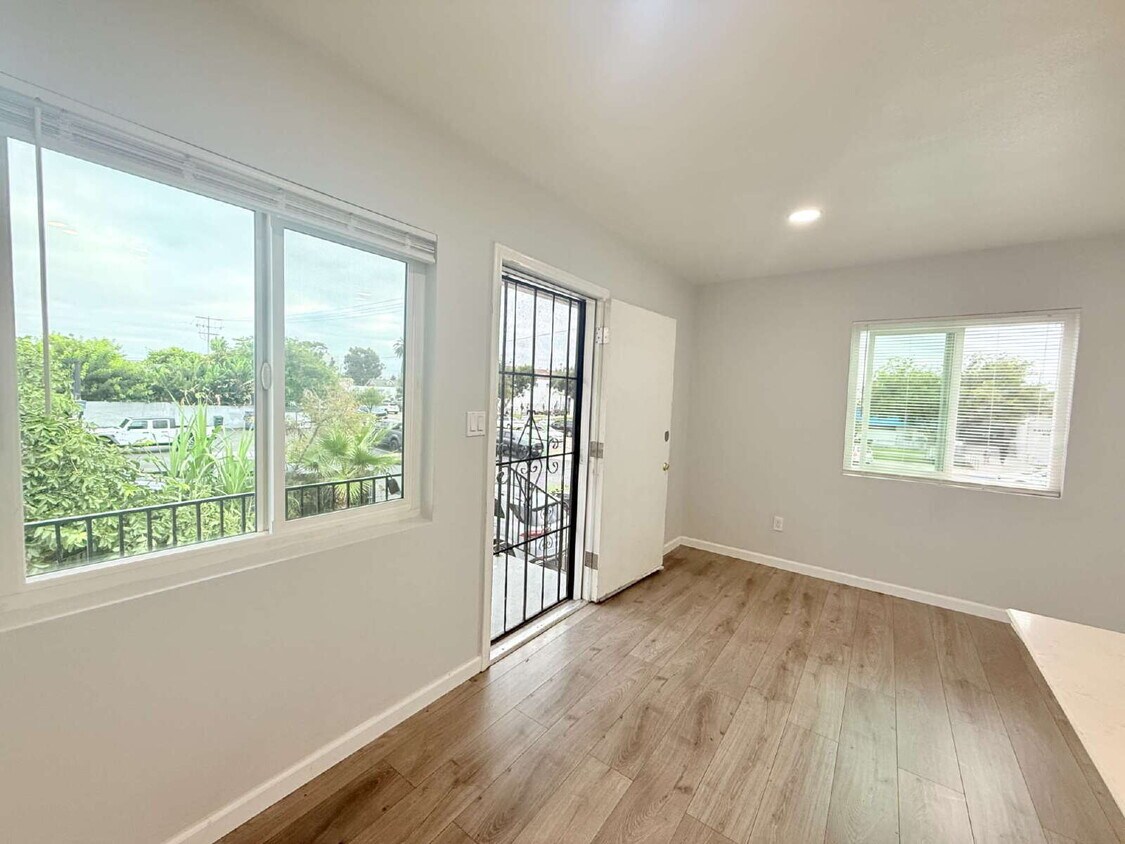 Foto principal - FREE Sept Rent with this cozy 1-Bedroom in...