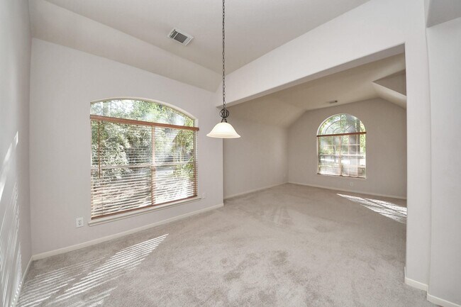 Foto del edificio - 70 N Lace Arbor Dr