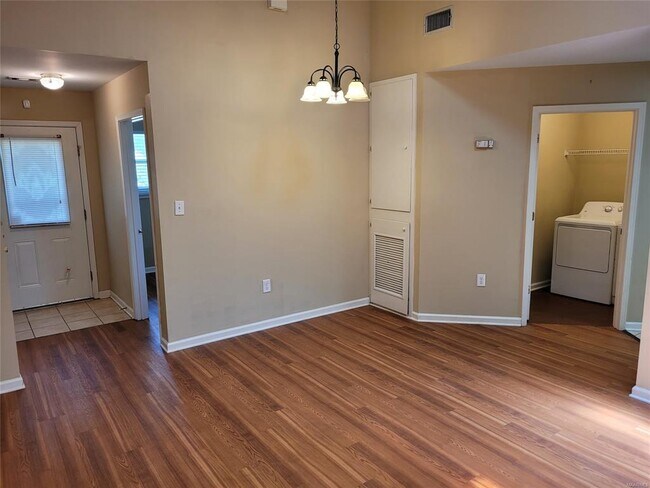 Building Photo - 185 Landmark Dr