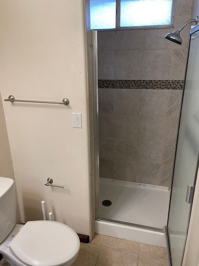 Foto del edificio - 3 BEDROOM SINGLE STORY HOUSE IN A CUL DE SAC