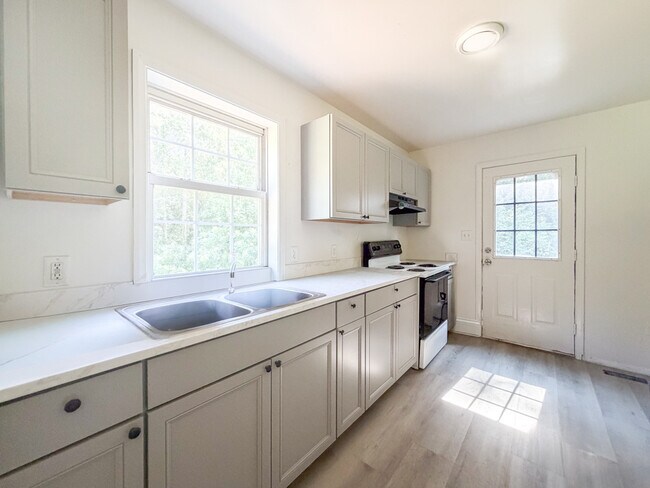 Foto del edificio - 249 Doggett Ln
