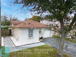 Foto del edificio - 6790 NW 69th Ct