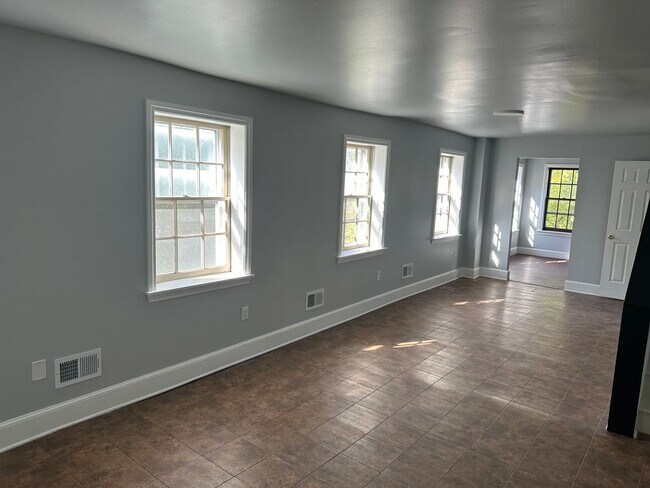 Building Photo - 32_513
