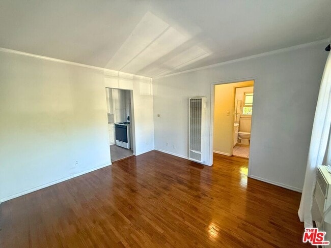 Foto del edificio - 883 N Hoover St