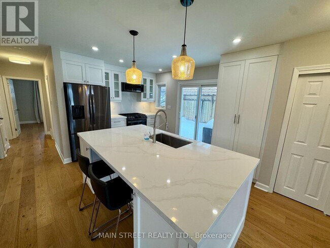 Building Photo - 49 Poynter Dr