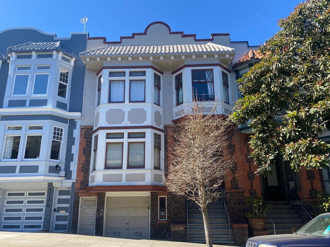 Primary Photo - 1215 2nd Ave