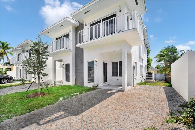 Foto del edificio - 6323 NW 1st Pl