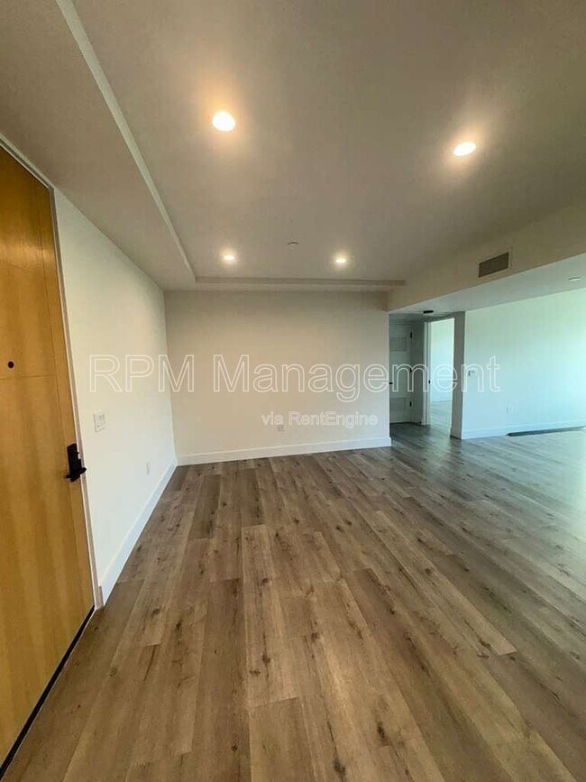 Foto del edificio - 5923 Laurel Canyon Blvd