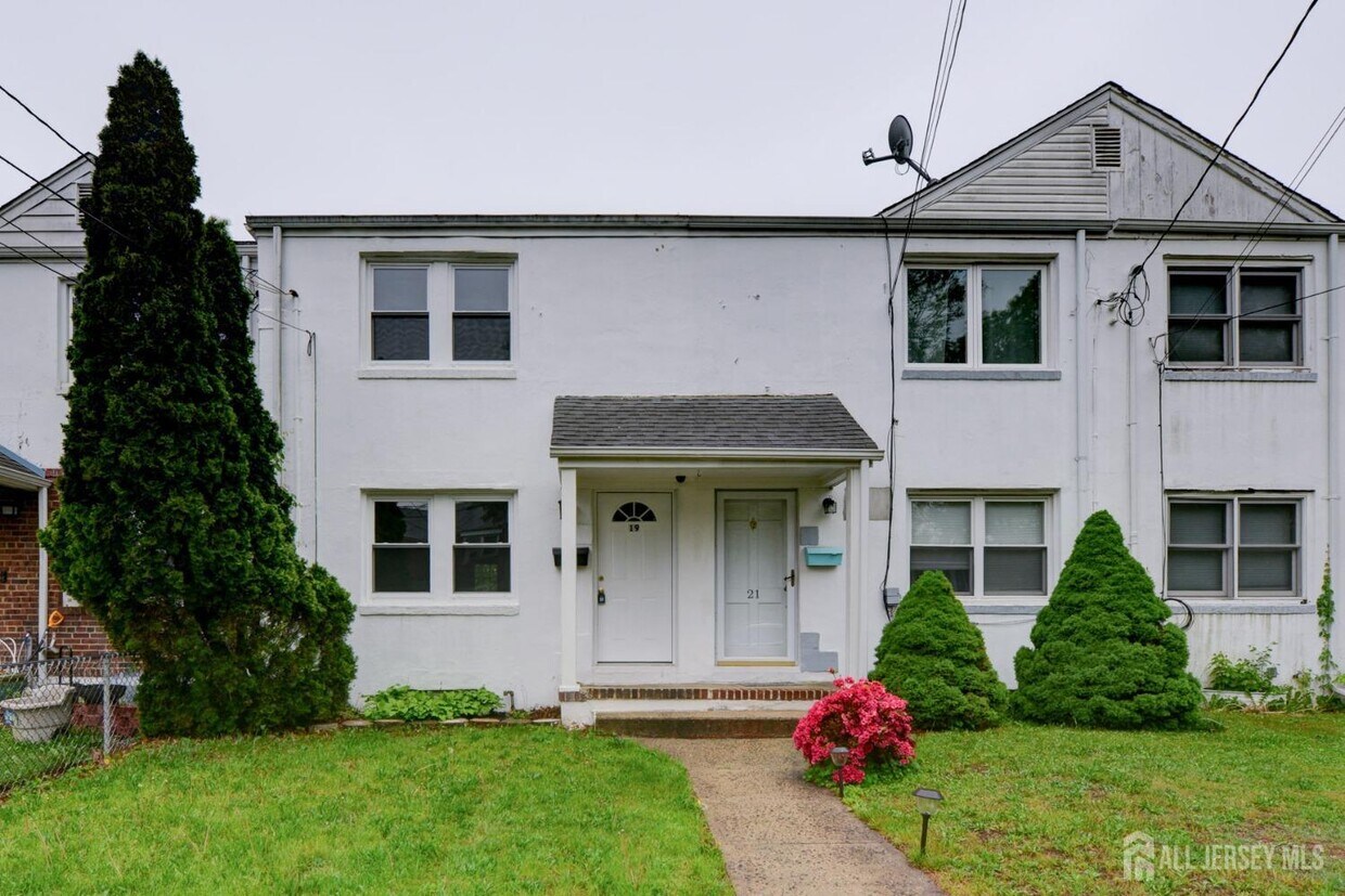 Primary Photo - 19 Roosevelt Ct