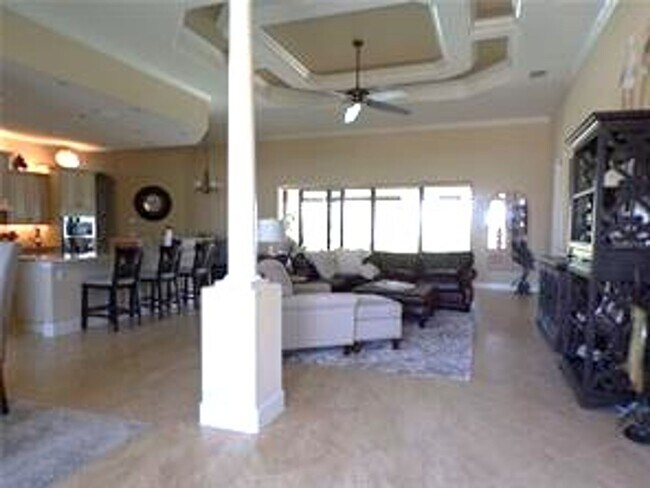 Foto del edificio - ANNUAL IMMACULATE, Furnished, 3-bedroom, 2...