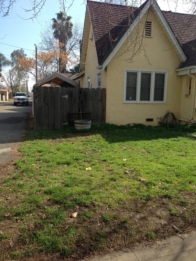 1 1/2 2nd St, Modesto, CA 95351 Townhome Rentals in Modesto CA