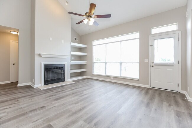 Foto del edificio - 3108 Creekview Ln