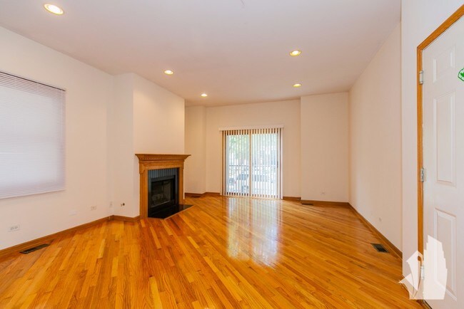 Foto del edificio - 2719 N Wayne Ave