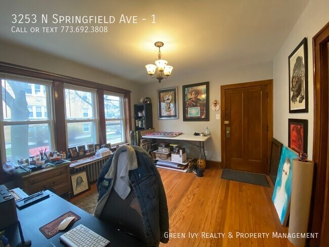 Foto del edificio - 3253 N Springfield Ave
