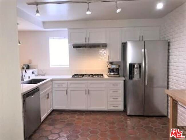 Building Photo - 13065 Mindanao Way