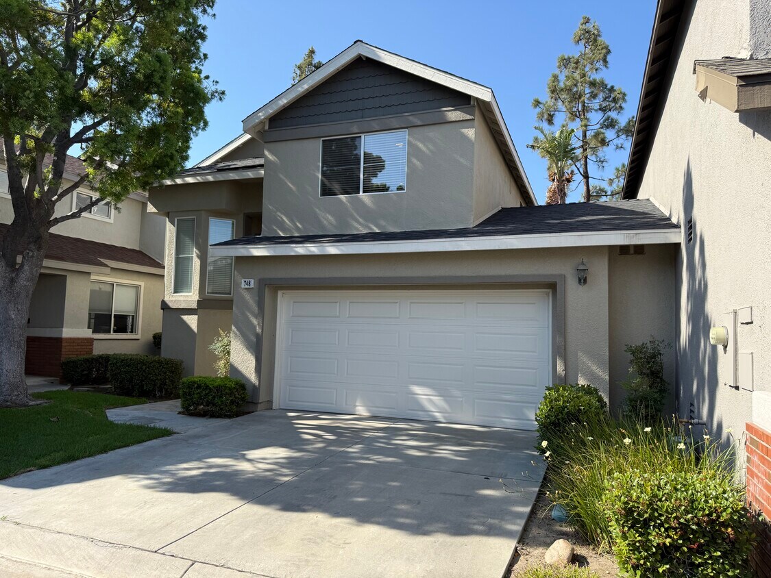 Primary Photo - 748 North Siavohn Drive