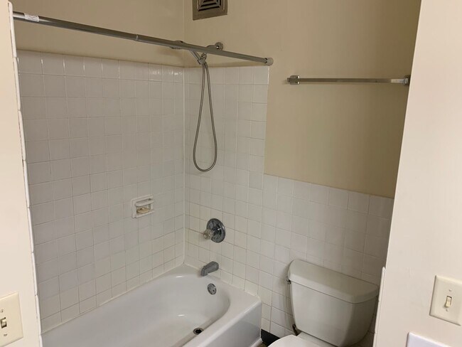 Foto del edificio - Broadmoor 1115 -J.Trautman