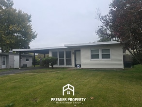 Building Photo - 8 St Celeste Dr