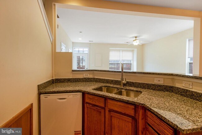 Foto del edificio - 5171 Duke Ct