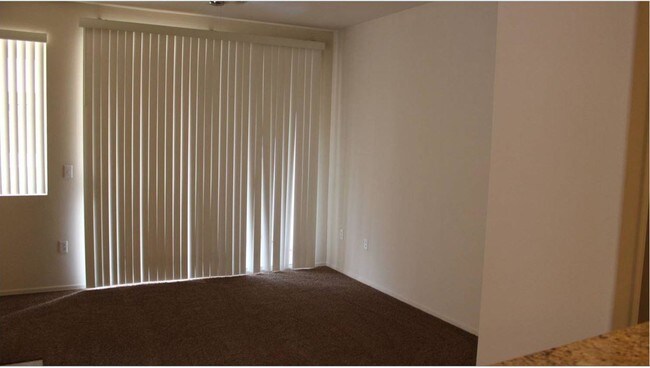 Sala de estar Elite A - Portofino Condominiums