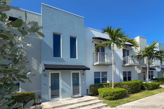 Building Photo - 405 NE 35th Ct