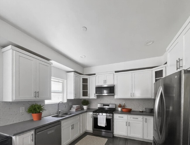 Building Photo - 1171 W 37th Pl