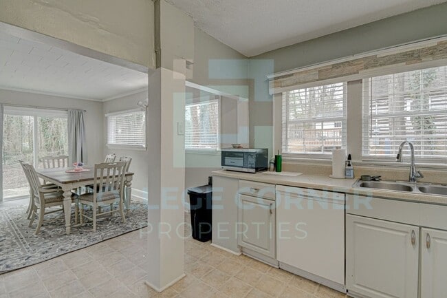 Building Photo - 139 Rosedale Cir