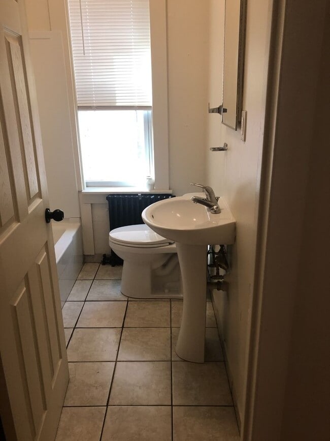 Building Photo - 204 S Ann St